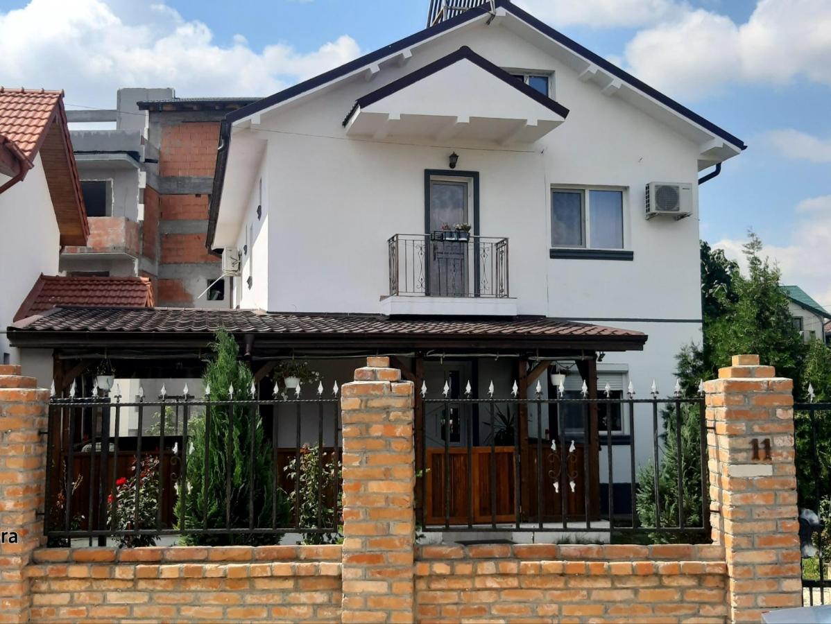 Отель Casa Alba Нэводари Экстерьер фото