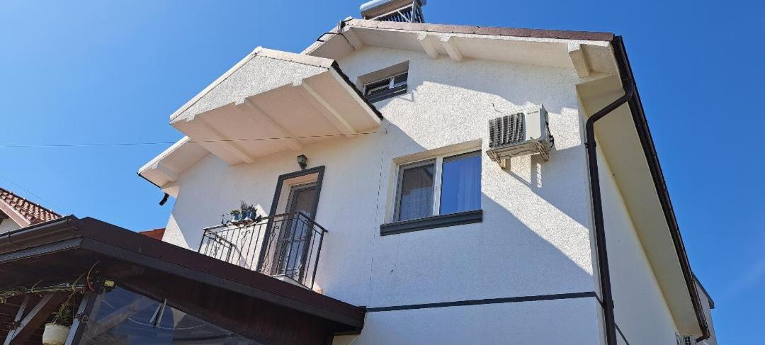 Отель Casa Alba Нэводари Экстерьер фото